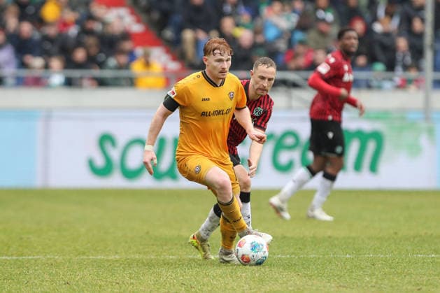 22 02 2026, xtgx, Soccer 2 Bundesliga, Hannover 96 SG Dynamo Dresden emspor, v l Robert Wagner Dresden, 18 DFL DFB REGULATIONS PROHIBIT ANY USE OF PHOTOGRAPHS as IMAGE SEQUENCES and or QUASI VIDEO Hannover
