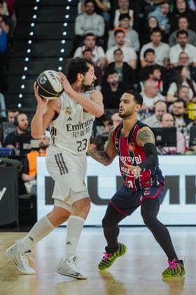 The King presides over the final of the Copa de S M el Rey basketball tournament in Valencia Real Madrid player Sergio Llull i and Baskonia player Markus Howard d during the final of the Copa de S M el Rey basketball tournament, at the Roig Arena, on February 22, 2026, in Valencia, Comunidad Valenciana Espana The final will see Real Madrid and Baskonia face off after winning in the semifinals against Valencia Basket and Barça, respectively The Copa del Rey 2026 will be their first direct cup final in the current format in other editions they have crossed paths mostly in the quarterfinals or semifinals, but not in the decisive match 22 FEBRUARY 2026 KING ACB FINAL COPA DEL REY BASKETBALL 2026 VALENCIA ROIG ARENA Valencia Comunidad Valenciana Valencia Comunidad Valenciana Spain  Copyright: xJorgexGilx 7314328