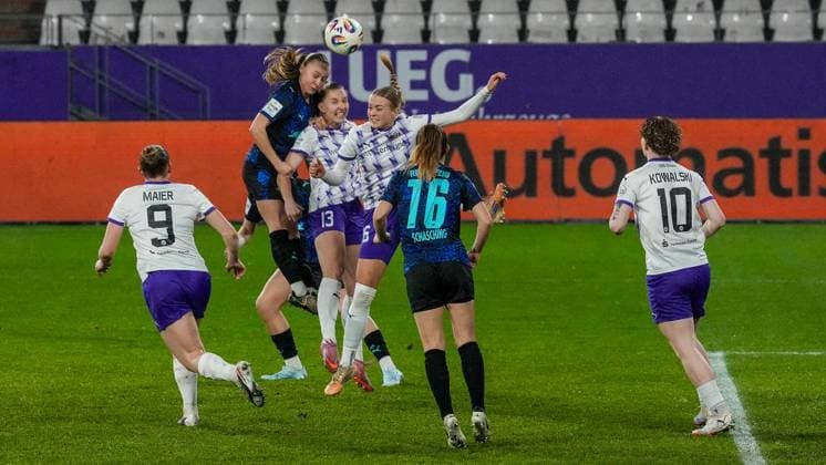 Womens football in Essen FOR EDITORIAL PURPOSES ONLY EDITORIAL USE ONLY p Maike Berentzen and Lany Mia Bäcker from SGS Essen in the match against RB Leipzig The match between SGS Essen and SV Werder Bremen ended on 22 02 2026 with 2 2 in the stadium Essen at Hafenstraße 97a Michael Gohl FUNKE Foto Services p Sport Deutschland Nordrhein Westfalen Essen Copyright MichaelxGohl Copyright: MichaelxGohl doc84ovo612sdv5u6ckg9 ,EDITORIAL USE ONLY Copyright: MichaelxGohl