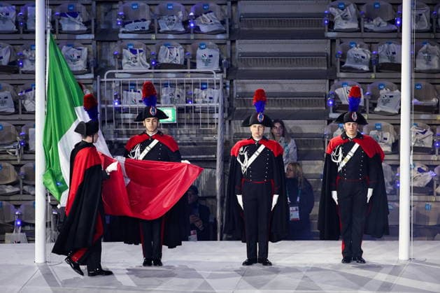 ITALY, VERONA - FEBRUARY 22, 2026: Carabinieri officers hoist the Italian flag during the closing ceremony of the 2026 Winter Olympic Games, Olympische Spiele, Olympia, OS at Verona Olympic Arena 2026 Winter Olympics: Closing Ceremony  - ZUMAt113 20260222_zaa_t113_568 Copyright: xMikhailxTereshchenkox