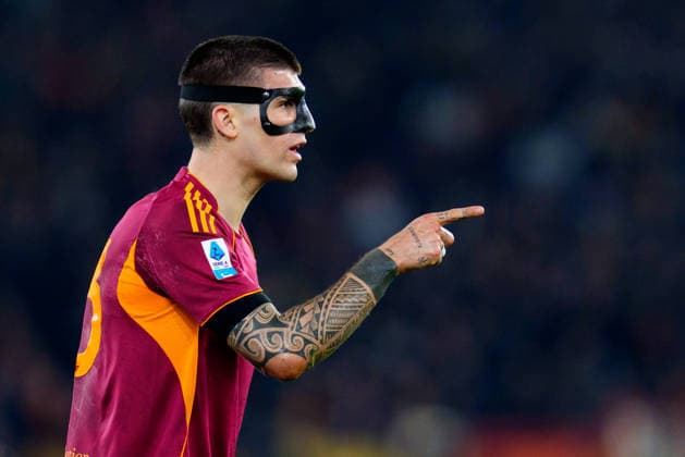 AS Roma v US Cremonese - Serie A Enilive Gianluca Mancini of AS Roma gestures during the serie Serie A Enilive match between AS Roma and US Cremonese at Stadio Olimpico on February 22, 2026 in Rome, Italy Rome Stadio Olimpico Lazio Italy Copyright: xGiuseppexMaffiax 260222_SerieA_Roma-Cremonese_06613