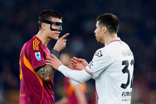 AS Roma v US Cremonese - Serie A Enilive Gianluca Mancini of AS Roma and Martin Payero of US Cremonese during the serie Serie A Enilive match between AS Roma and US Cremonese at Stadio Olimpico on February 22, 2026 in Rome, Italy Rome Stadio Olimpico Lazio Italy Copyright: xGiuseppexMaffiax 260222_SerieA_Roma-Cremonese_06634