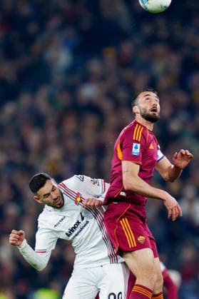 AS Roma v US Cremonese - Serie A Enilive Bryan Cristante of AS Roma and Antonio Sanabria of US Cremonese jump for the ball during the serie Serie A Enilive match between AS Roma and US Cremonese at Stadio Olimpico on February 22, 2026 in Rome, Italy Rome Stadio Olimpico Lazio Italy Copyright: xGiuseppexMaffiax 260222_SerieA_Roma-Cremonese_07214
