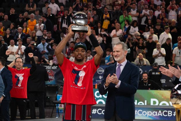 The King presides over the final of the Copa de S M el Rey basketball tournament in Valencia The Baskonia player Trent Forrest i receives the cup from King Felipe VI d , during the final of the Copa de S M el Rey basketball tournament, at the Roig Arena, on February 22, 2026, in Valencia, Valencian Community Spain The final will be played by Real Madrid and Baskonia after winning in the semifinals against Valencia Basket and Barça, respectively The Copa del Rey 2026 will be their first direct cup final in the current format in other editions they have crossed paths mostly in the quarterfinals or semifinals, but not in the decisive match 22 FEBRUARY 2026 KING ACB FINAL COPA DEL REY BASKETBALL 2026 VALENCIA ROIG ARENA Valencia Comunidad Valenciana Valencia Comunidad Valenciana Spain  Copyright: xJorgexGilx 7314545