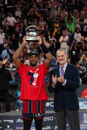 The King presides over the final of the Copa de S M el Rey basketball tournament in Valencia The Baskonia player Trent Forrest i receives the cup from King Felipe VI d , during the final of the Copa de S M el Rey basketball tournament, at the Roig Arena, on February 22, 2026, in Valencia, Valencian Community Spain The final will be played by Real Madrid and Baskonia after winning in the semifinals against Valencia Basket and Barça, respectively The Copa del Rey 2026 will be their first direct cup final in the current format in other editions they have crossed paths mostly in the quarterfinals or semifinals, but not in the decisive match 22 FEBRUARY 2026 KING ACB FINAL COPA DEL REY BASKETBALL 2026 VALENCIA ROIG ARENA Valencia Comunidad Valenciana Valencia Comunidad Valenciana Spain  Copyright: xJorgexGilx 7314546