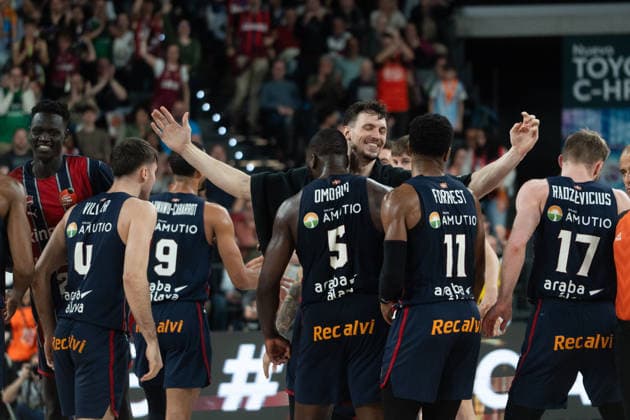 The King presides over the final of the Copa de S M el Rey basketball tournament in Valencia Baskonia players celebrate after winning the final of the Copa de S M el Rey basketball tournament, at the Roig Arena, on February 22, 2026, in Valencia, Comunidad Valenciana Spain The final will see Real Madrid and Baskonia face each other after winning in the semifinals against Valencia Basket and Barça, respectively The Copa del Rey 2026 will be their first direct cup final in the current format in other editions they have crossed paths mostly in the quarterfinals or semifinals, but not in the decisive match 22 FEBRUARY 2026 KING ACB FINAL COPA DEL REY BASKETBALL 2026 VALENCIA ROIG ARENA Valencia Comunidad Valenciana Valencia Comunidad Valenciana Spain  Copyright: xJorgexGilx 7314552