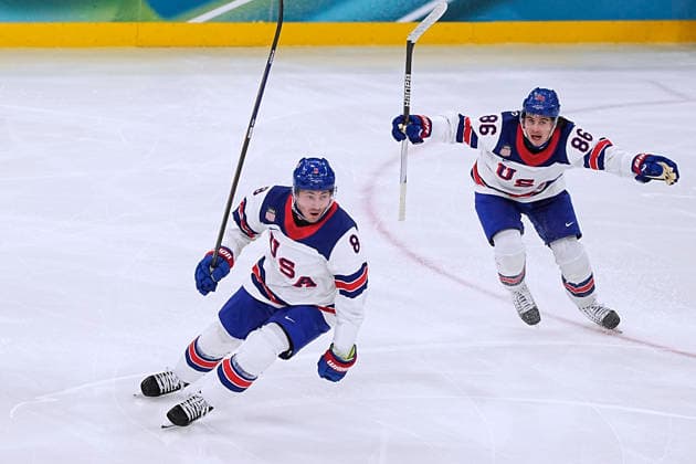 HUGHES Jack Team USA Olympiasieger jubelt nach Tor in der Verlaengerung Eishockey Spiel Kanada - USA Finale 1 : 2 Olympics - Olympische Winterspiele 2026 Mailand - Cortina 06 - 22 Februar 2026 in Italien am 22.02.2026 in Mailand *** HUGHES Jack Team USA Olympic champions cheer after scoring in overtime ice hockey game Canada USA Final 1 2 Olympics Olympic Winter Games 2026 Milan Cortina 06 February 22, 2026 in Italy on February 22, 2026 in Milan Copyright: xx