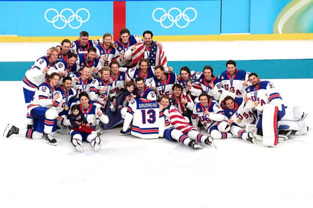Team USA Olympiasieger Jubel nach Tor durch HUGHES Jack Eishockey Spiel Kanada - USA Finale 1 : 2 Olympics - Olympische Winterspiele 2026 Mailand - Cortina 06 - 22 Februar 2026 in Italien am 22.02.2026 in Mailand *** Team USA Olympic champions cheer after goal by HUGHES Jack Ice Hockey game Canada USA Final 1 2 Olympics Olympic Winter Games 2026 Milan Cortina 06 February 22, 2026 in Italy on February 22, 2026 in Milan Copyright: xx