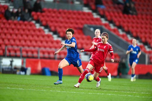 Risa Shimizu (5 Liverpool) controls the ball during Women?s Fa cup game between Liverpool and Everton at St Helens Stadium St Helens, England Copyright: xClarexOverfieldx xSPPx Sportspressphoto_SPR96527