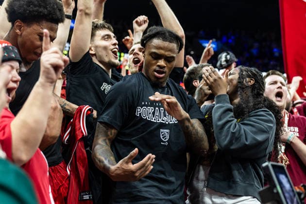 GER, BMW Top Four, Basketball BBL Pokal, Final, BMA365 Bamberg Baskets ALBA Berlin 22 02 2026, SAP Garden, Munich, GER, BMW Top Four, Basketball BBL Pokal, Final, BMA365 Bamberg Baskets ALBA Berlin Cobe Williams BMA365 Bamberg Baskets, 24 celebrates with the fans Photo Alexander Trienitz Munich SAP Garden Bayern Germany