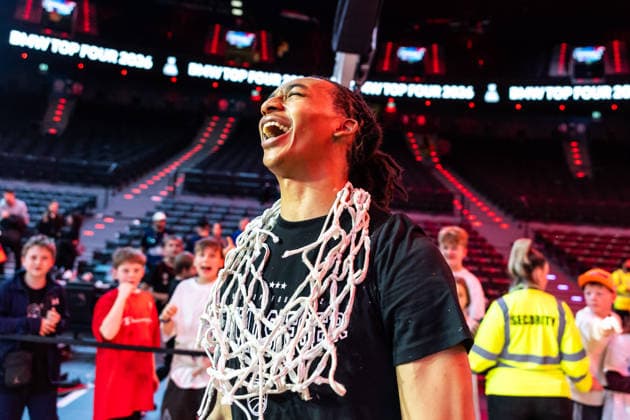 GER, BMW Top Four, Basketball BBL Pokal, Final, BMA365 Bamberg Baskets ALBA Berlin 22 02 2026, SAP Garden, Munich, GER, BMW Top Four, Basketball BBL Pokal, Final, BMA365 Bamberg Baskets ALBA Berlin Austin Crowley BMA365 Bamberg Baskets, 85 with the net Photo Alexander Trienitz Munich SAP Garden Bayern Germany
