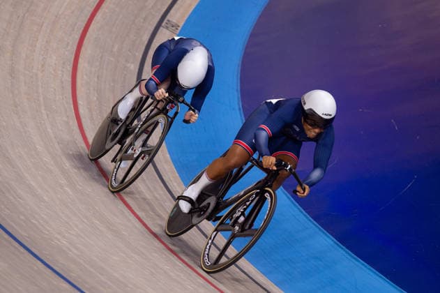 Rhianna Parris Smith leads Lowri Thomas in the Womens Sprint quarter final. Lloyds National Track cycling, Rad, Radsport, Bahnrad, Bahn Championship, National Cycling Centre, Manchester, England, 22nd Feb 2026. Copyright: xSeanxWalshx Sportspressphoto_SPR96593