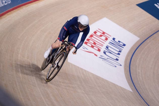 Lowri Thomas chases Rhianna Parris Smith in the Womens Sprint quarter finals. Lloyds National Track cycling, Rad, Radsport, Bahnrad, Bahn Championship, National Cycling Centre, Manchester, England, 22nd Feb 2026. Copyright: xSeanxWalshx Sportspressphoto_SPR96595