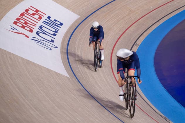 Katy Marchant looks over her shoulder at Iona Moir in the Womens Sprint quarter final. Lloyds National Track cycling, Rad, Radsport, Bahnrad, Bahn Championship, National Cycling Centre, Manchester, England, 22nd Feb 2026. Copyright: xSeanxWalshx Sportspressphoto_SPR96597