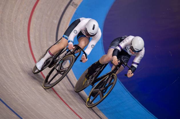 Emma Finucane and Ellie Stone shoulder to shoulder in Womens Sprint quarter final. Lloyds National Track cycling, Rad, Radsport, Bahnrad, Bahn Championship, National Cycling Centre, Manchester, England, 22nd Feb 2026. Copyright: xSeanxWalshx Sportspressphoto_SPR96601