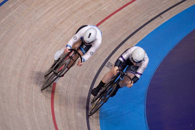 Emma Finucane and Ellie Stone shoulder to shoulder in Womens Sprint quarter final. Lloyds National Track cycling, Rad, Radsport, Bahnrad, Bahn Championship, National Cycling Centre, Manchester, England, 22nd Feb 2026. Copyright: xSeanxWalshx Sportspressphoto_SPR96603