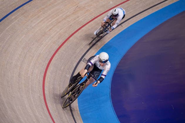 Ellie Stone leads Emma Finucane in the Womens Sprint quarter finals. Lloyds National Track cycling, Rad, Radsport, Bahnrad, Bahn Championship, National Cycling Centre, Manchester, England, 22nd Feb 2026. Copyright: xSeanxWalshx Sportspressphoto_SPR96606