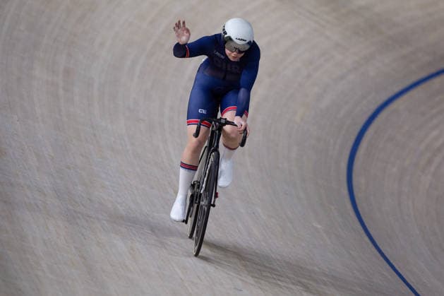 Iona Moir waves to the crowd after winning the Womens Sprint semi final. Lloyds National Track cycling, Rad, Radsport, Bahnrad, Bahn Championship, National Cycling Centre, Manchester, England, 22nd Feb 2026. Copyright: xSeanxWalshx Sportspressphoto_SPR96607