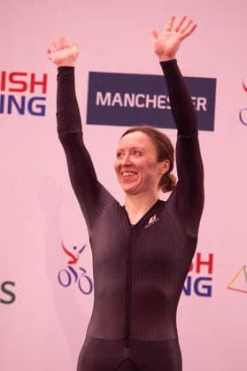 Anna Morris waves to the crowd on the podium after winning silver in the Womens Elimination race. Lloyds National Track cycling, Rad, Radsport, Bahnrad, Bahn Championship, National Cycling Centre, Manchester, England, 22nd Feb 2026. Copyright: xSeanxWalshx Sportspressphoto_SPR96624