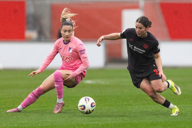 Google Pixel Frauen Bundesliga Bayer 04 Leverkusen TSG 1899 Hoffenheim 22 02 2026 Ruby Grant Bayer 04 Leverkusen, 22 , Janna Grimm TSG 1899 Hoffenheim, 26 on Matchday 19 of the Google Pixel Frauen Bundesliga in the match between Bayer 04 Leverkusen and TSG 1899 Hoffenheim on 22 02 2026 at Ulrich Haberland Stadion in Leverkusen Copyright: xBEAUTIFULxSPORTS Meuselx
