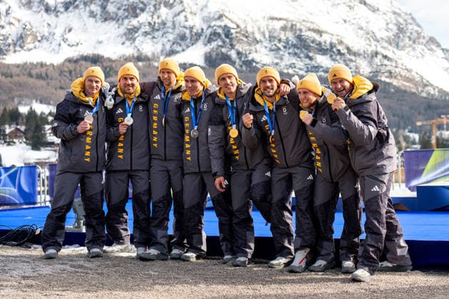 FRIEDRICH Francesco, SOMMER Matthias, SCHUELLER Alexander, STRAUB Felix (Deutschland), LOCHNER Johannes, MARGIS Thorsten, WENZEL Jorn, FLEISCHHAUER Georg (Deutschland) jubeln nach der Siegerehrung ueber Platz 2 Silber Medaille und Sieg Gold Medaille, ITA, Olympische Spiele Milano Cortina 2026, Olympia, Viererbob Herren, Finale, 22.02.2026 ITA, Olympische Spiele Milano Cortina 2026, Olympia, Viererbob Herren, Finale, 22.02.2026 Cortina d Ampezzo *** FRIEDRICH Francesco, SOMMER Matthias, SCHUELLER Alexander, STRAUB Felix Germany , LOCHNER Johannes, MARGIS Thorsten, WENZEL Jorn, FLEISCHHAUER Georg Germany cheer after the award ceremony for 2nd place silver medal and victory gold medal, ITA, Olympic Games Milano Cortina 2026, Olympics, 4-man bobsleigh men, final, 22 02 2026 ITA, Olympic Games Milano Cortina 2026, Olympics, 4-man bobsleigh men, final, 22 02 2026 Cortina d Ampezzo Copyright: xEibner-Pressefoto Memmlerx EP_MMR