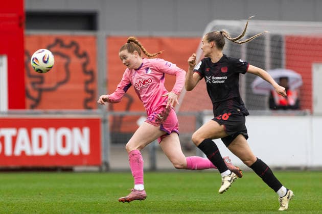 Google Pixel Women Bundesliga Bayer 04 Leverkusen TSG 1899 Hoffenheim 22 02 2026 Nikee Van Dijk TSG 1899 Hoffenheim, 25 , Juliette Vidal Bayer 04 Leverkusen, 56 on matchday 19 of the Google Pixel Women Bundesliga in the match between Bayer 04 Leverkusen and TSG 1899 Hoffenheim on 22 02 2026 at Ulrich Haberland Stadion in Leverkusen Copyright: xBEAUTIFULxSPORTS Meuselx