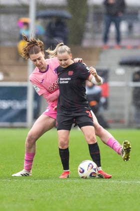Google Pixel Women Bundesliga Bayer 04 Leverkusen TSG 1899 Hoffenheim 22 02 2026 Vanessa Fudalla Bayer 04 Leverkusen, 21 , Lisa Doorn TSG 1899 Hoffenheim, 14 on matchday 19 of the Google Pixel Women Bundesliga in the match between Bayer 04 Leverkusen and TSG 1899 Hoffenheim on 22 02 2026 at Ulrich Haberland Stadion in Leverkusen Copyright: xBEAUTIFULxSPORTS Meuselx
