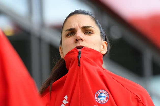 Jovana Damnjanovic (9 FC Bayern Munich) pulling her jacket over her chin on her way to the pitch before the Google Pixel Frauen-Bundesliga match between FC Bayern Munich and VfL Wolfsburg at FC Bayern Campus Munich, Germany. Copyright: xSvenxBeyrich SPPx Sportspressphoto_SPR96758