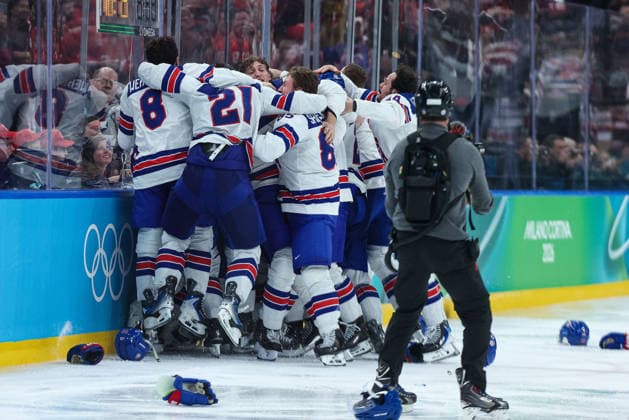 GIOCHI OLIMPICI - Olimpiadi Invernali Milano-Cortina 2026 - Men s Ice hockey, Eishockey - Canada vs USA USA players celebrate the 1st place, Gold Medal after beating Canada Team at end of the Olympic Winter games, Winterspiele,Spiele, Summer games Milano-Cortina 2026, Bobsleigh 4-man on February 21, 2026 at Cortina Sliding Center in Cortina d Ampezzo, Italy Cortina D Ampezzo Italy  Copyright: xIPAxSport ABACAx