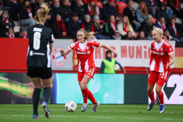 Munich, Germany February 22, 2026 1 Womens Bundesliga 2025 2026 19 Matchday FC Bayern Munich Women vs VfL Wolfsburg Women In the picture from left Georgia Stanway FCB and Pernille Harder FCB Copyright: HMBxMedia MadeleinexFantini