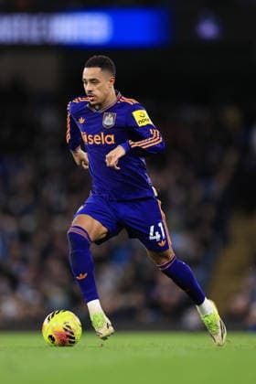 Fußball Premier League Manchester City gegen Newcastle United 21. Februar 2026 Premier League Manchester City gegen Newcastle United Jacob Ramsey von Newcastle United Foto Simon Stacpoole Abseits Manchester UK  Copyright: xSimonxStacpoolexOffside