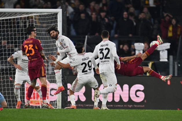 CALCIO - Serie A - AS Roma vs US Cremonese Lorenzo Pellegrini of A.S. Roma is in action during the 26th day of the Serie A Championship between A.S. Roma and U.S. Cremonese at the Olympic Stadium on February 22, 2026 in Rome, Italy. Rome Italy  Copyright: xIPAxSport ABACAx