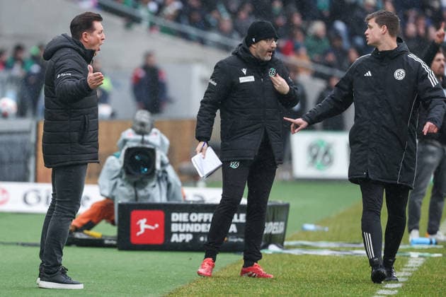 2 Bundesliga Hannover 96 Dynamo Dresden on 22 02 2026 at Heinz von Heiden Arena in Hannover Coach Christian Titz Hannover gestures discusses with fourth official Yannick Sager MH