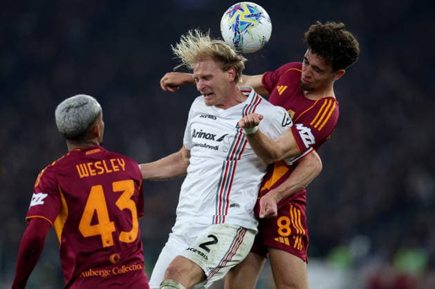 CALCIO - Serie A - AS Roma vs US Cremonese Rome, Italy - February 22, 2026: Marten Thorsby of Cremonese, Neil El Aynaoui of Roma fight for the ball during the Serie A Enilive 2025-2026 football match between AS Roma vs US Cremonese at Olympic Stadium. Rome Italy  Copyright: xIPAxSport ABACAx