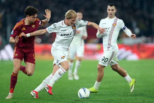 CALCIO - Serie A - AS Roma vs US Cremonese Rome, Italy - February 22, 2026: Neil El Aynaoui of Roma , Marten Thorsby of Cremonese seen in action during the Serie A Enilive 2025-2026 football match between AS Roma vs US Cremonese at Olympic Stadium. Rome Italy  Copyright: xIPAxSport ABACAx