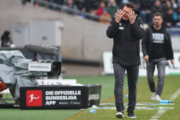 2 Bundesliga Hannover 96 Dynamo Dresden on 22 02 2026 at Heinz von Heiden Arena in Hannover Coach Christian Titz Hannover dissatisfied, disappointed, disappointed, dejected MH
