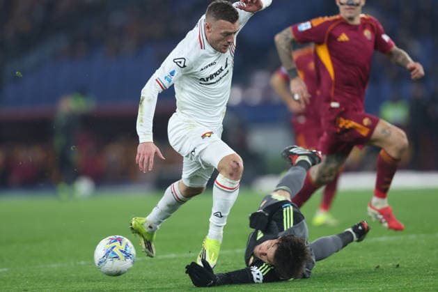 CALCIO - Serie A - AS Roma vs US Cremonese Rome, Italy - February 22, 2026: Mile Svilar of of Roma , Jamie Vardy of Cremonese seen in action during the Serie A Enilive 2025-2026 football match between AS Roma vs US Cremonese at Olympic Stadium. Rome Italy  Copyright: xIPAxSport ABACAx