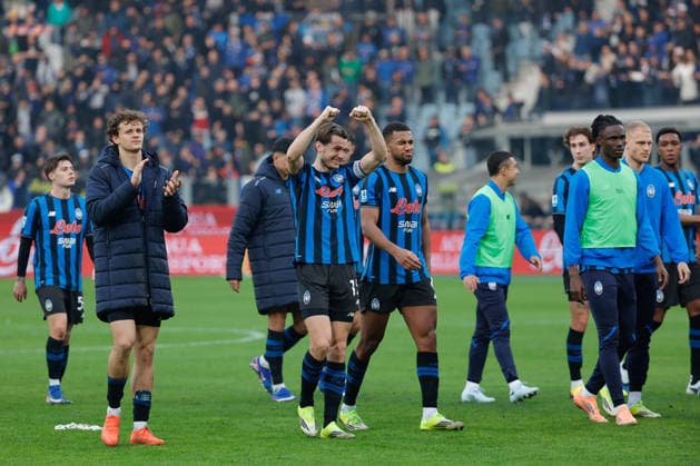 February 22, 2026, Bergamo, Italy: Atalanta BC s players celebrate their victory at the end of the match during the Italian Serie A soccer match between Atalanta BC and SSC Napoli at New Balance Arena. Final score; Atalanta BC 2:1 SSC Napoli Atalanta BC Vs SSC Napoli In Bergamo - 22 Feb 2026  - ZUMAs197 20260222_aaa_s197_221 Copyright: xEmanuelexPennacchiox