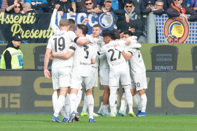 February 22, 2026, Bergamo, Italy: Sam Beukema of SSC Napoli celebrates a goal with his teammates during the Italian Serie A soccer match between Atalanta BC and SSC Napoli at New Balance Arena. Final score; Atalanta BC 2:1 SSC Napoli Bergamo Italy - ZUMAs197 20260222_aaa_s197_169 Copyright: xEmanuelexPennacchiox