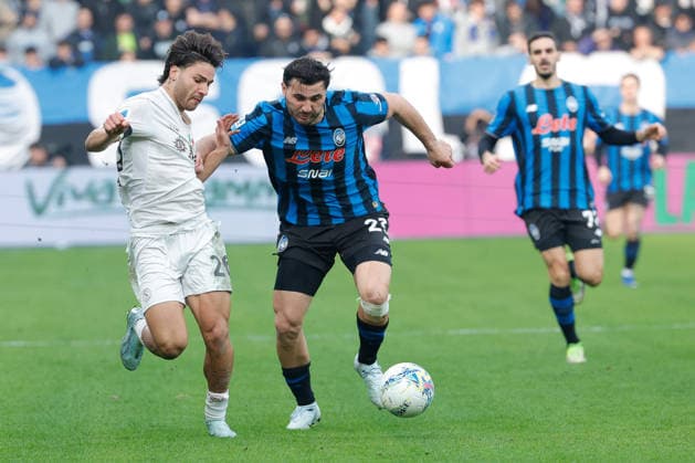 February 22, 2026, Bergamo, Italy: Sead Kolasinac of Atalanta BC and Antonio Vergara of SSC Napoli seen in action during the Italian Serie A soccer match between Atalanta BC and SSC Napoli at New Balance Arena. Final score; Atalanta BC 2:1 SSC Napoli Bergamo Italy - ZUMAs197 20260222_aaa_s197_184 Copyright: xEmanuelexPennacchiox