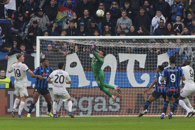 CALCIO - Serie A - Atalanta BC vs SSC Napoli Marco Carnesecchi of Atalanta BC. makes a save during Atalanta BC vs SSC Napoli, 26Â° Serie A Enilive 2025-26 game at New Balance arena in Bergamo (BG), Italy, on February 22, 2026. Bergamo Italy  Copyright: xIPAxSport ABACAx