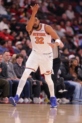 CHICAGO, IL - FEBRUARY 22: Karl-Anthony Towns 32 of the New York Knicks reacts to a call during the first half against the Chicago Bulls on February 22, 2026 at the United Center in Chicago, Illinois. (Photo by Melissa Tamez Icon Sportswire) NBA, Basketball Herren, USA FEB 22 New York Knicks at Chicago Bulls EDITORIAL USE ONLY Icon260222007