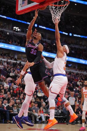 CHICAGO, IL - FEBRUARY 22: Isaac Okoro 35 of the Chicago Bulls is fouled drives to the basket during the first half against the New York Knicks on February 22, 2026 at the United Center in Chicago, Illinois. (Photo by Melissa Tamez Icon Sportswire) NBA, Basketball Herren, USA FEB 22 New York Knicks at Chicago Bulls EDITORIAL USE ONLY Icon260222009