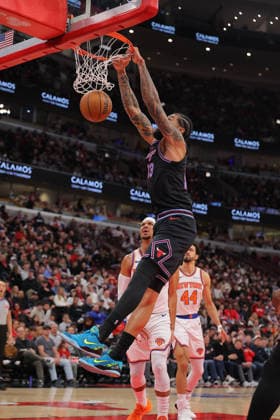 CHICAGO, IL - FEBRUARY 22: Nick Richards 13 of the Chicago Bulls slam dunks during the first half against the New York Knicks on February 22, 2026 at the United Center in Chicago, Illinois. (Photo by Melissa Tamez Icon Sportswire) NBA, Basketball Herren, USA FEB 22 New York Knicks at Chicago Bulls EDITORIAL USE ONLY Icon260222011