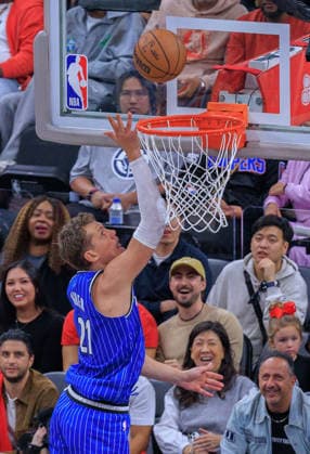 February 22, 2026, Inglewood, California, USA: MORITZ WAGNER (21) of the Orlando Magic puts up a layup during a NBA, Basketball Herren, USA regular season game against the Los Angeles Clippers on Sunday at the Intuit Dome Arena in Inglewood. NBA 2026: Clippers Vs. Magic  - ZUMAp124 20260222_zaa_p124_073 Copyright: xJavierxRojasx