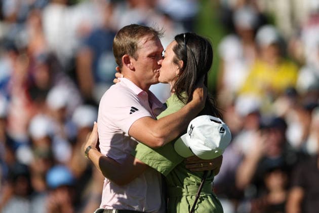 February 22, 2026, Pacific Palisades, California, USA: JACOB BRIDGEMAN celebrates with his wife, Haley Farmer Bridgeman, after winning the Genesis Invitational at the Riviera Country club in Pacific Palisades, California. Pacific Palisades USA - ZUMAt158 20260222_zsp_t158_163 Copyright: xBrentonxTsex