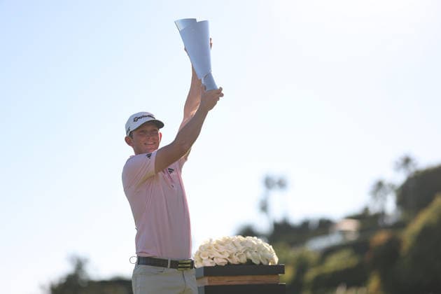 February 22, 2026, Pacific Palisades, California, USA: JACOB BRIDGEMAN lifts the trophy after winning the Genesis Invitational at the Riviera Country club in Pacific Palisades, California. Pacific Palisades USA - ZUMAt158 20260222_zsp_t158_177 Copyright: xBrentonxTsex