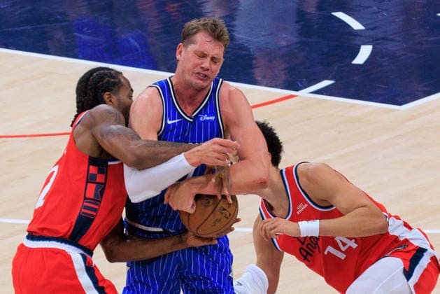 February 22, 2026, Inglewood, California, USA: Kawhi Leonard 2 of the Los Angeles Clippers fouls Moritz Wagner 21 of the Orlando Magic as he goes for the ball during a NBA, Basketball Herren, USA regular season game on Sunday February 22, 2026 at Intuit Dome Arena in Inglewood, California. Clippers lose to Magic, 109-111. JAVIER ROJAS PI Inglewood USA - ZUMAp124 20260222_zaa_p124_134 Copyright: xJavierxRojasx