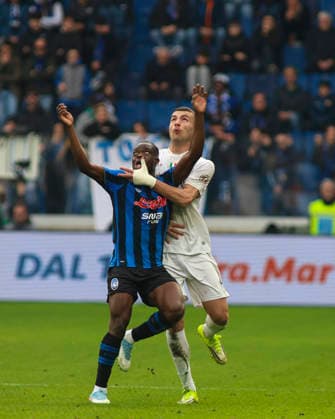 Atalanta BC v SSC Napoli - Serie A Kamaldeen Sulemana of Atalanta BC battles for the ball with Alessandro Buongiorno of SSC Napoli during the Atalanta BC vs SSC Napoli, 26th Serie A Enilive 2025-26 game at New Balance Arena in Bergamo, Italy, on February 22, 2026. Bergamo Italy  Copyright: xDavidexCasentinix originalFilename:casentini-atalanta260222_npTag.jpg