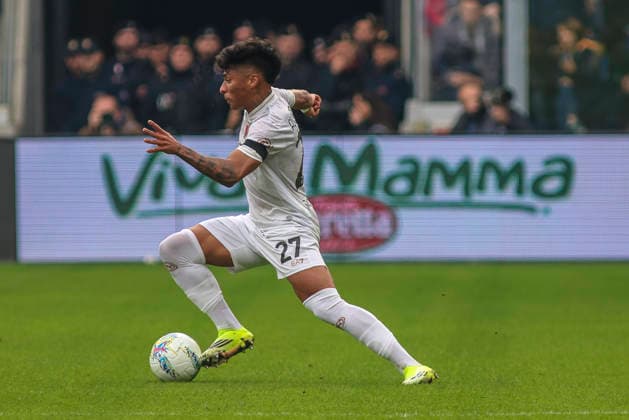 Atalanta BC v SSC Napoli - Serie A Alisson Santos of SSC Napoli plays the ball during the Atalanta BC vs SSC Napoli, 26th Serie A Enilive 2025-26 game at New Balance Arena in Bergamo, Italy, on February 22, 2026. Bergamo Italy  Copyright: xDavidexCasentinix originalFilename:casentini-atalanta260222_np2MG.jpg